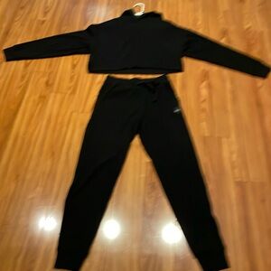 Blk EUC Alo Muse Cropped Ribbed Sweat suit. Top S. Pants XS. Bundle to Save!
